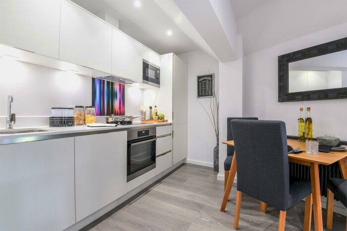 2 Bedroom Flat To Rent In Bridge Street, Winchester, Hampshire, SO23