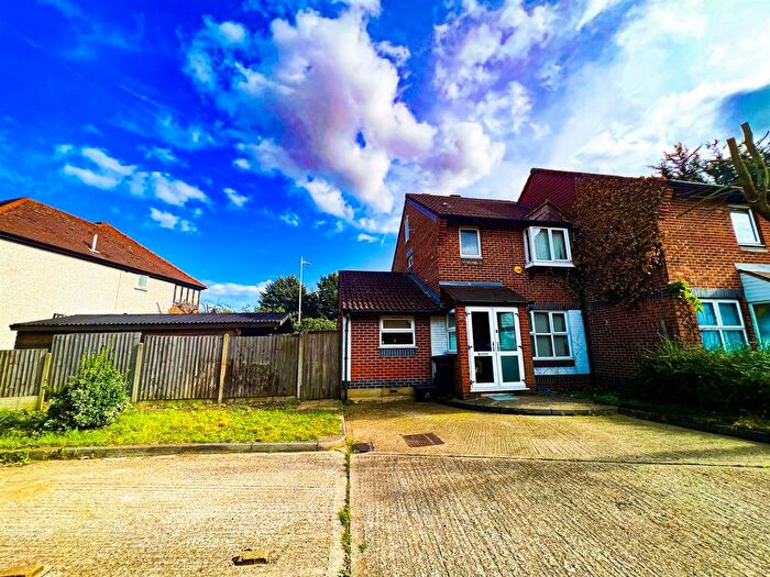 3 Bedroom End Of Terrace House To Rent In Hookstone Way, Woodford Green, IG8