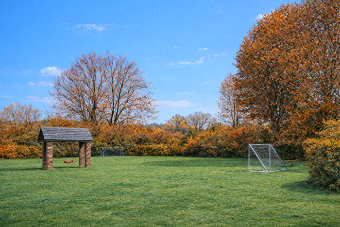 3 Bedroom Detached House For Sale In London Road, Bourne End, HP1