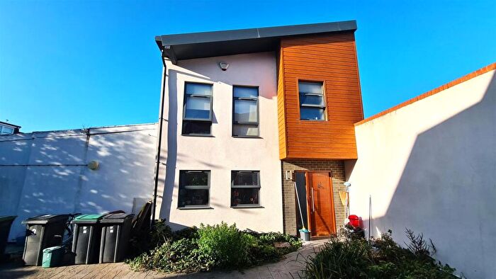 2 Bedroom Detached House For Sale In Homelink Terrace, Thorold Road, Bounds Green, N22
