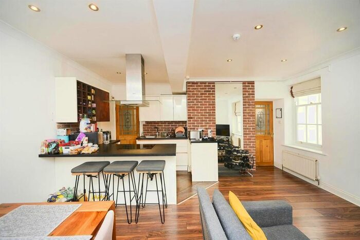 2 Bedroom Flat To Rent In Marine Parade, Brighton, BN2