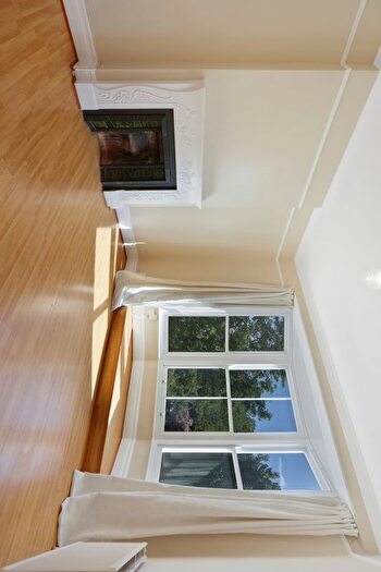 3 Bedroom Flat To Rent In St Helen's Gardens, Ladbroke Grove, W10