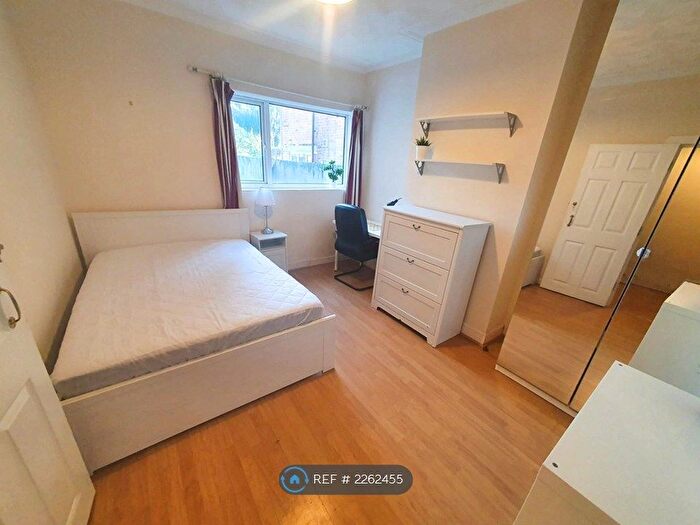 5 Bedroom Semi-Detached House To Rent In Wilton Avenue, Southampton, SO15
