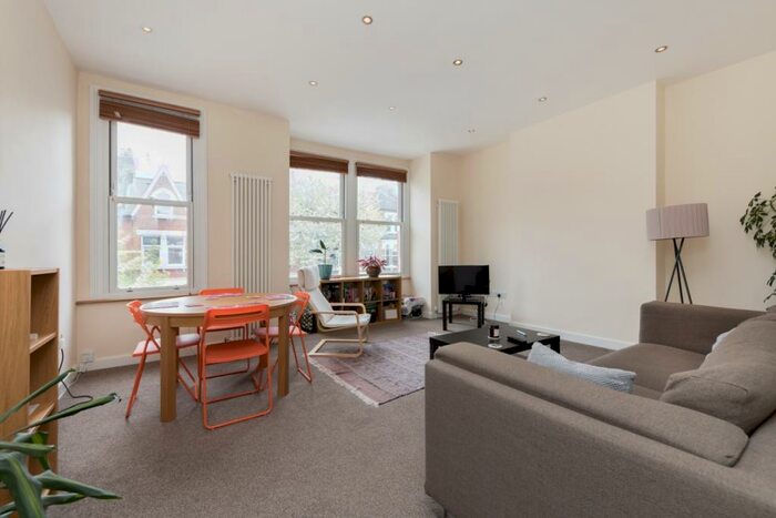 3 Bedroom Flat To Rent In Fairbridge Road, London, N19
