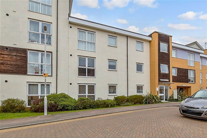 2 Bedroom Flat For Sale In Olympia Way, Whitstable, Kent, CT5