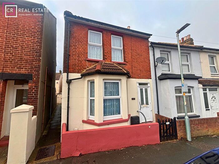 3 Bedroom End Terrace House For Sale In Shakespeare Road, Gillingham, ME7
