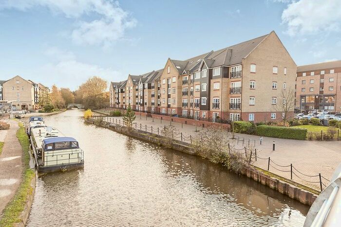 2 Bedroom Flat To Rent In Longman Court, Stationers Place, Hemel Hempstead, Hertfordshire, HP3