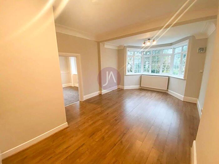 1 Bedroom Apartment To Rent In Burgess Hill, West Hampstead, London, NW2