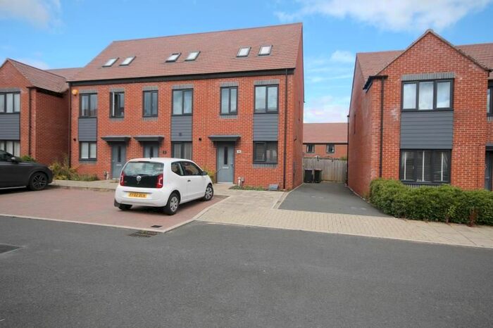 3 Bedroom Semi-Detached House To Rent In Whitehead Grove, Telford, TF3