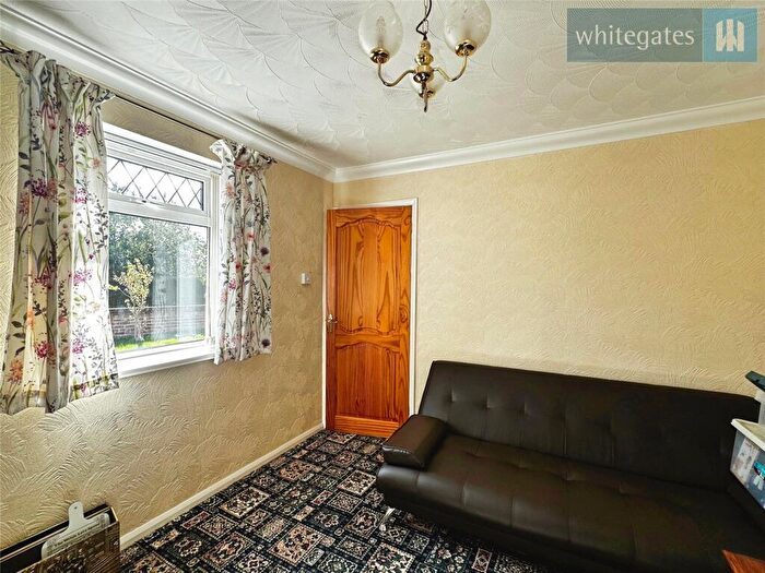 3 Bedroom End Of Terrace House For Sale In Groesfan, Pen-y-Cae, Wrexham, LL14