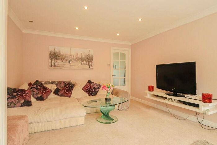 3 Bedroom Detached House For Sale In Green Hill Road, Leeds, LS13