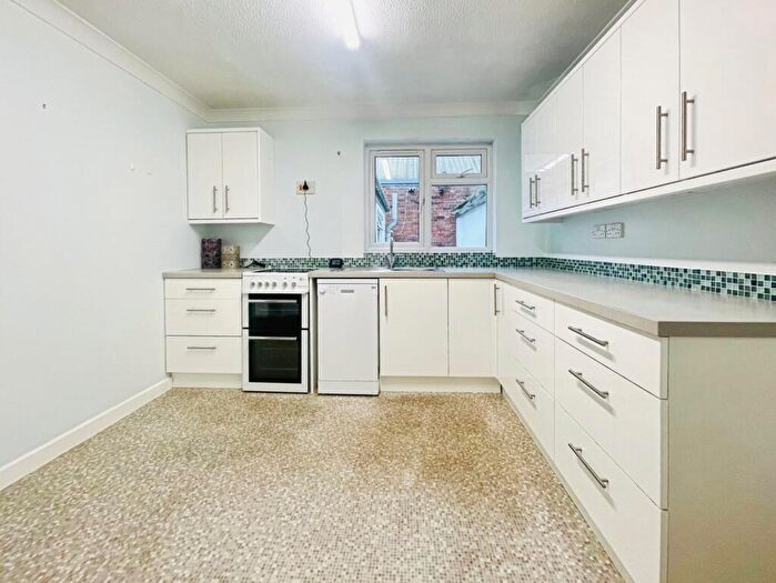 1 Bedroom Flat For Sale In Bath Street, Weymouth, Dorset, DT4