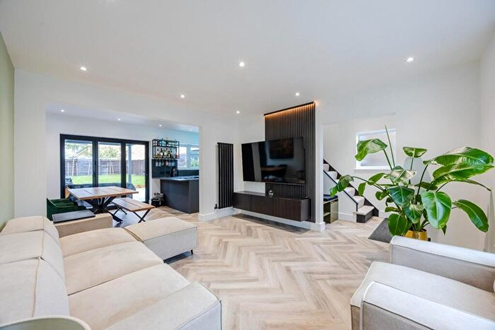 3 Bedroom End Of Terrace House For Sale In Mendip Crescent, Westcliff-On-Sea, SS0