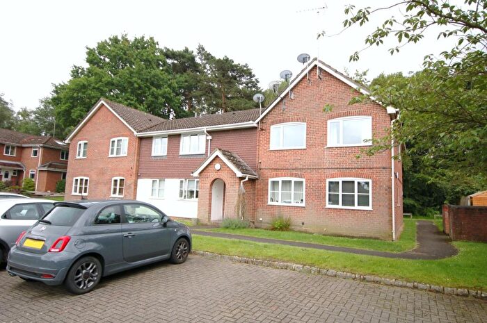 1 Bedroom Flat For Sale In Albert Road, Bagshot, GU19
