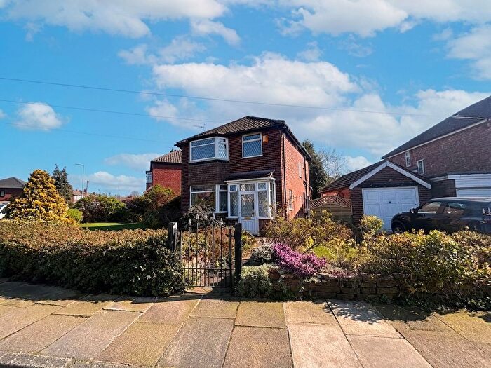 3 Bedroom Detached House For Sale In Edenfield Lane, Worsley, M28