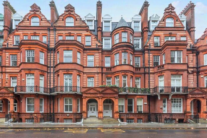 2 Bedroom Flat To Rent In Lower Sloane Street, London, SW1W