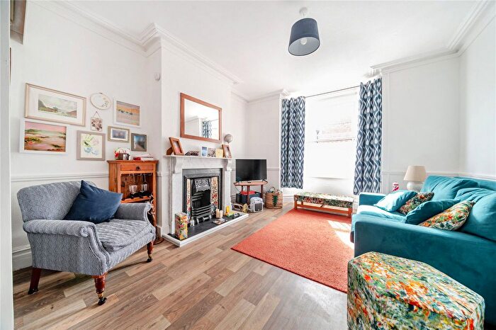 3 Bedroom Semi-Detached House For Sale In Knapp Road, Cheltenham, GL50