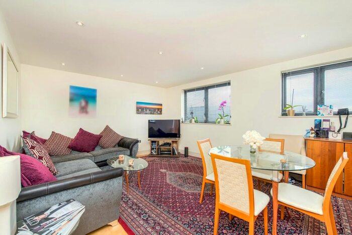 1 Bedroom Flat To Rent In Cayenne Court, London, SE1