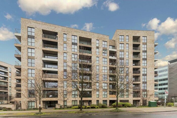 2 Bedroom Flat To Rent In Lakeside Drive, London, NW10