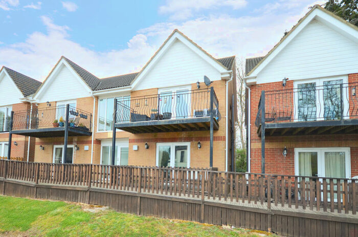 2 Bedroom Flat To Rent In Whippingham Creek Gardens, Wootton, Isle Of Wight, PO33