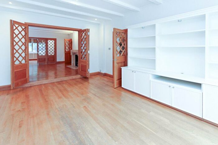 5 Bedroom Detached House To Rent In Canons Drive, Edgware, HA8