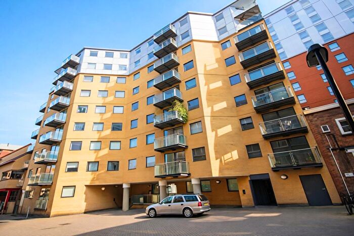 2 Bedroom Flat To Rent In Merchants Place, Reading, RG1