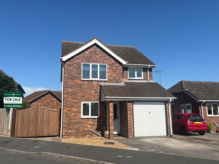 3 Bedroom Detached House For Sale In Kingfisher Close, Chatteris, PE16