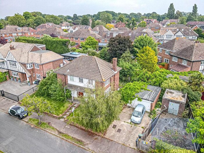 4 Bedroom Detached House For Sale In Lyndhurst Rise, Chigwell, Essex, IG7