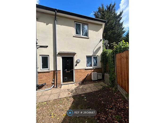 3 Bedroom Semi-Detached House To Rent In Vintage Mews, London, E4