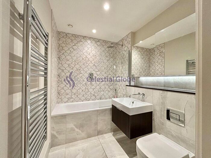 2 Bedroom Flat To Rent In Selsdon Way, London, E14