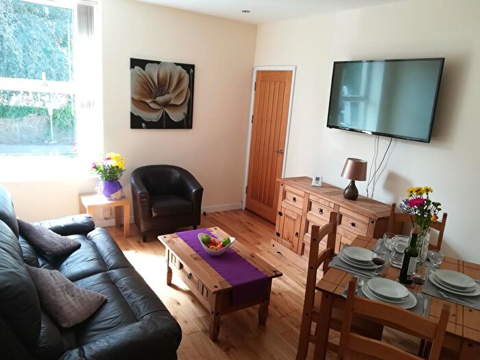 2 Bedroom Flat To Rent In Uplands Terrace, Uplands, SA2