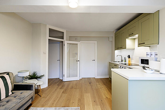 2 Bedroom Flat To Rent In Downs Park Road, London, E5