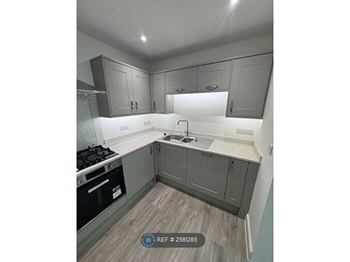 2 Bedroom Flat To Rent In Parkfield Road, Torquay, TQ1