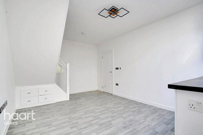 4 Bedroom Bungalow To Rent In Rookery View, Grays, RM17