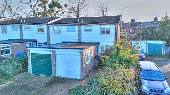 3 Bedroom End Of Terrace House For Sale In North Hill Gardens, Ipswich, IP4