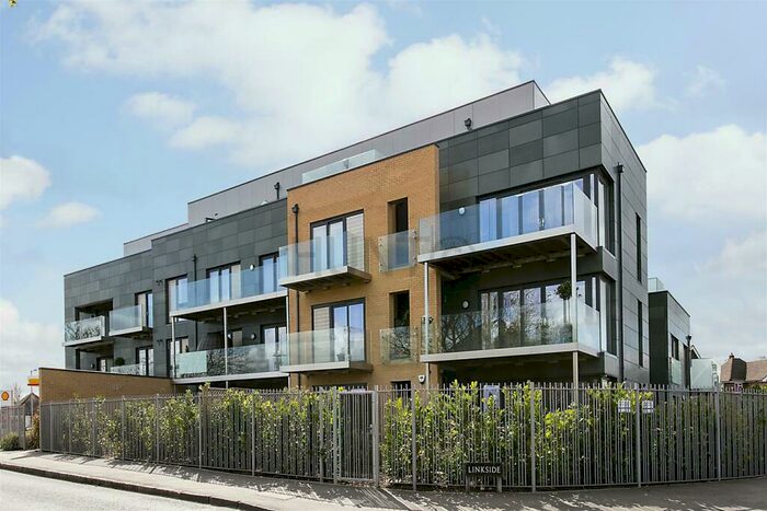 2 Bedroom Flat To Rent In Silver Hind Court, Chigwell, IG7