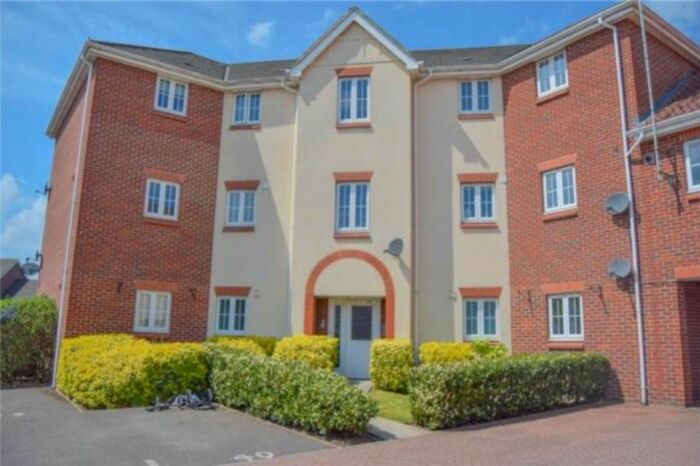 2 Bedroom Flat To Rent In Woodland Walk, Aldershot, Hants, GU12