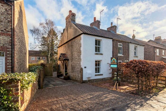 2 Bedroom Cottage For Sale In Scarborough Road, Norton, Malton, YO17