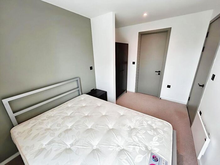 2 Bedroom Apartment To Rent In St Georges Gardens, M15