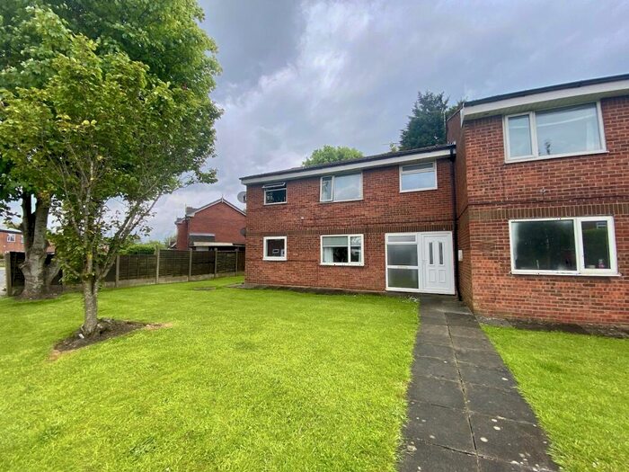 2 Bedroom Flat To Rent In Town Lane, Southport, Merseyside., PR8