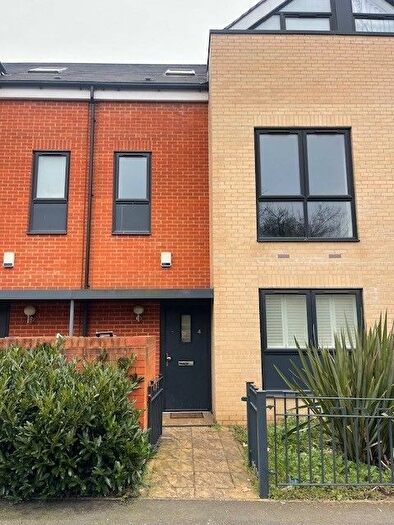 4 Bedroom Terraced House To Rent In South Oak Road, London, SW16