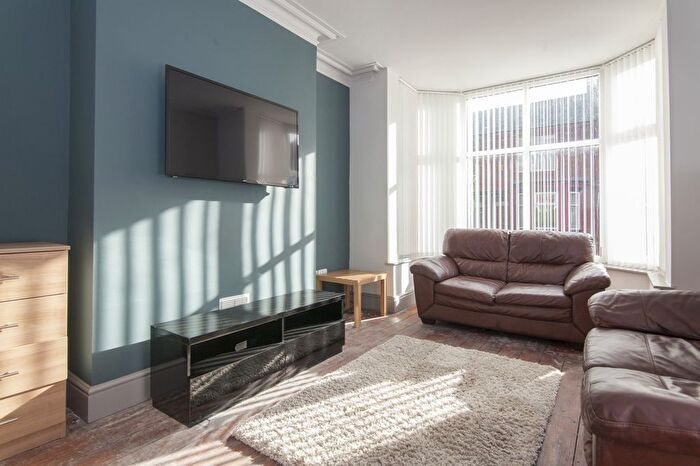 5 Bedroom Semi Detached House To Rent In Oak Road, Salford, M7