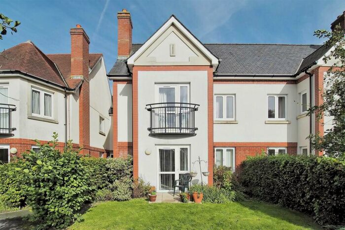 1 Bedroom Apartment For Sale In Farringford Court, Avenue Road, Lymington, Hampshire, SO41