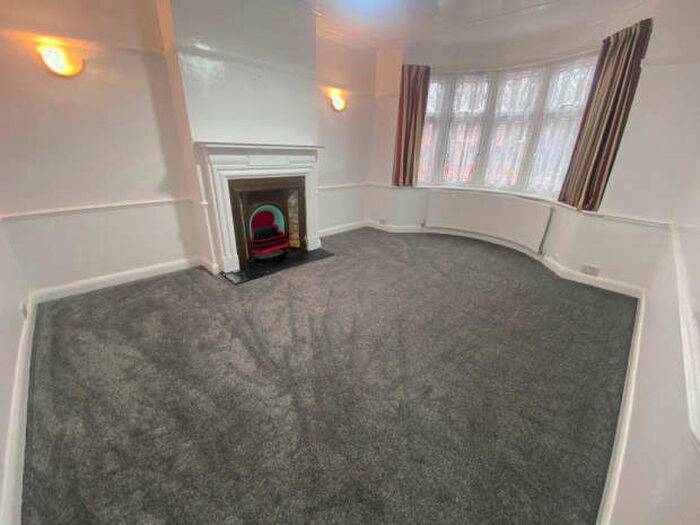 3 Bedroom Semi-Detached House To Rent In Hanworth Road, Hounslow, TW4