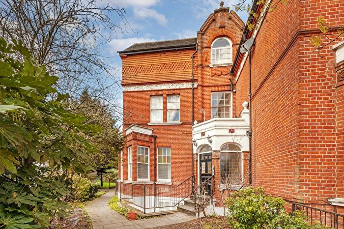 2 Bedroom Flat To Rent In Riggindale Road, London, SW16