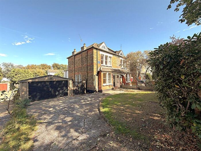 3 Bedroom Semi Detached House For Sale In Ravensbourne Avenue, Bromley, BR2