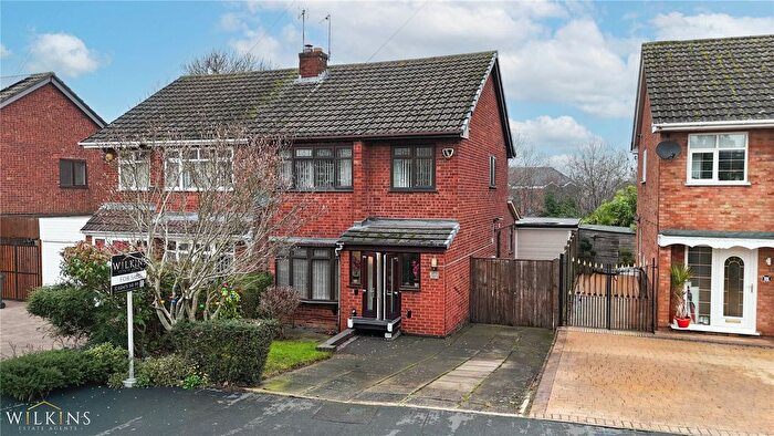 3 Bedroom Semi Detached House For Sale In Berwyn Way, Nuneaton, Warwickshire, CV10