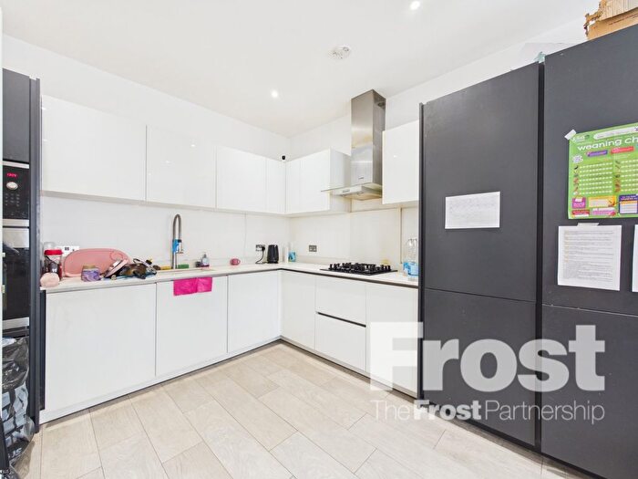 2 Bedroom Flat To Rent In The Broadway, Farnham Common, Slough, Buckinghamshire, SL2
