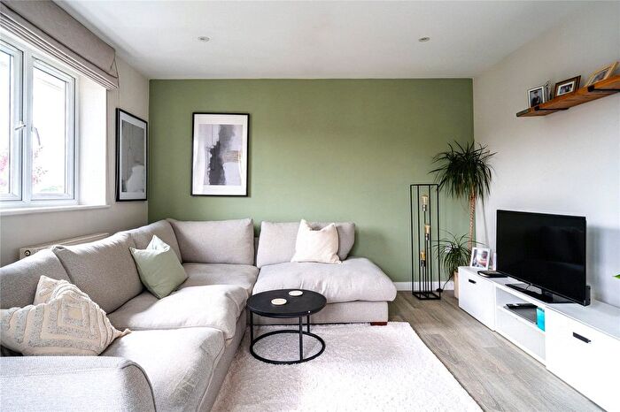 2 Bedroom Flat To Rent In Curtis Field Road, London, SW16