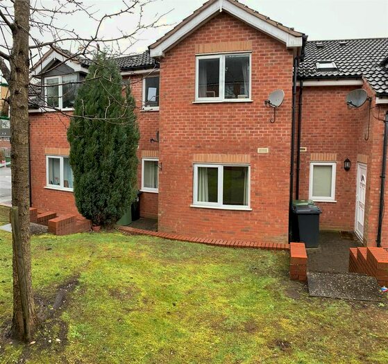 2 Bedroom Maisonette To Rent In Glendale Terrace, Well Close, Redditch, B97
